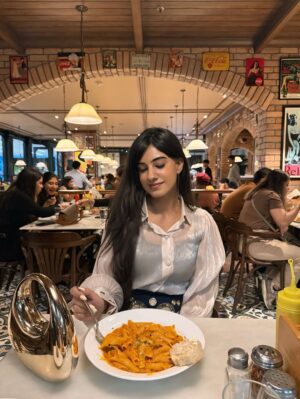 Shreya Thukral Instagram - consistently inconsistent 💅🏻💆🏻‍♀️🥟🍝👩🏻‍🤝‍👩🏼💫