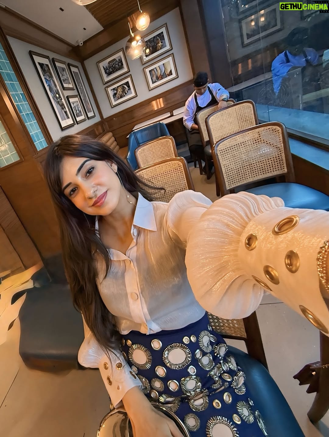 Shreya Thukral - 2.2K Likes - consistently inconsistent 💅🏻💆🏻‍♀️🥟🍝👩🏻‍🤝‍👩🏼💫