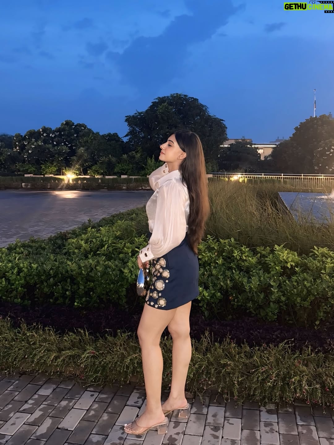 Shreya Thukral - 2.2K Likes - consistently inconsistent 💅🏻💆🏻‍♀️🥟🍝👩🏻‍🤝‍👩🏼💫