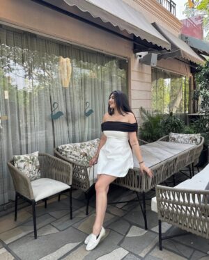 Shrija Tyagi Instagram - 🦢🎧🤍🪞