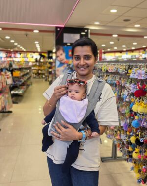 Shruthi Raj Instagram - IN THE QUIET OF A FRIEND'S HOME,HOLDING THEIR CHILD.YOU FEEL THE UNBREAKABLE BOND OF FAMILY,EVEN IF NOT BY BLOOD❤️❤️❤️
MOMENTS WITH MY LACHU THANGAM😘😘😘