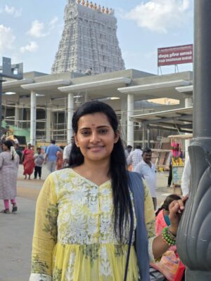 Shruthi Raj Instagram - VETRIVEL MURUGANUKKU HAROGARA🙏🙏🙏

#temple #thiruchandur_temple#positivevibes