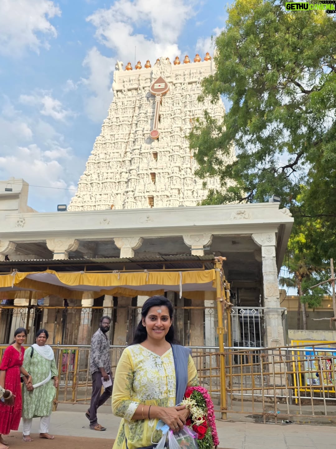 Shruthi Raj - 56.2K Likes - VETRIVEL MURUGANUKKU HAROGARA🙏🙏🙏

#temple #thiruchandur_temple#positivevibes