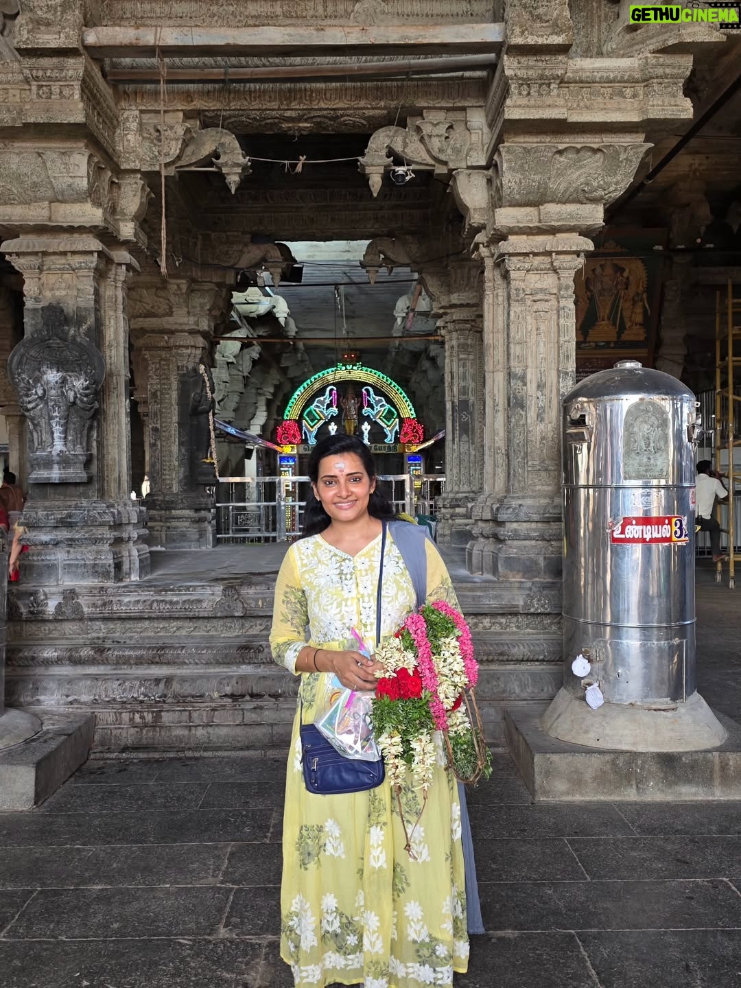 Shruthi Raj - 56.2K Likes - VETRIVEL MURUGANUKKU HAROGARA🙏🙏🙏

#temple #thiruchandur_temple#positivevibes