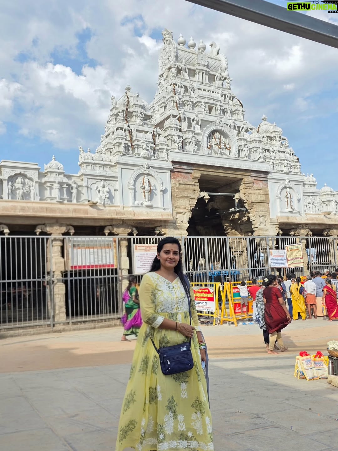 Shruthi Raj - 56.2K Likes - VETRIVEL MURUGANUKKU HAROGARA🙏🙏🙏

#temple #thiruchandur_temple#positivevibes