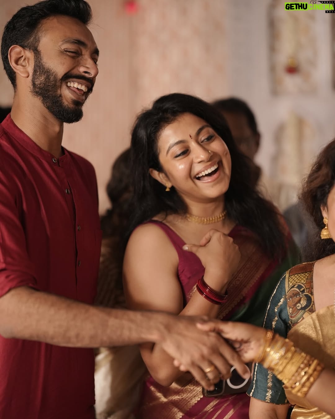 Shruti Ramachandran - 27.5K Likes - There is something about hand-me-down sarees. They have a certain feel to them, a certain smell, a softness that comes from many careful washes. Hand-me-down sarees wrap around you like a hug. Warm. No judgement. 
They have the tiniest pricks and tears from safety pins and rushed fingers of the past. 
The thing about this hand-me-down is that Amma still doesn’t know she’s handed it down to me. 🙃
