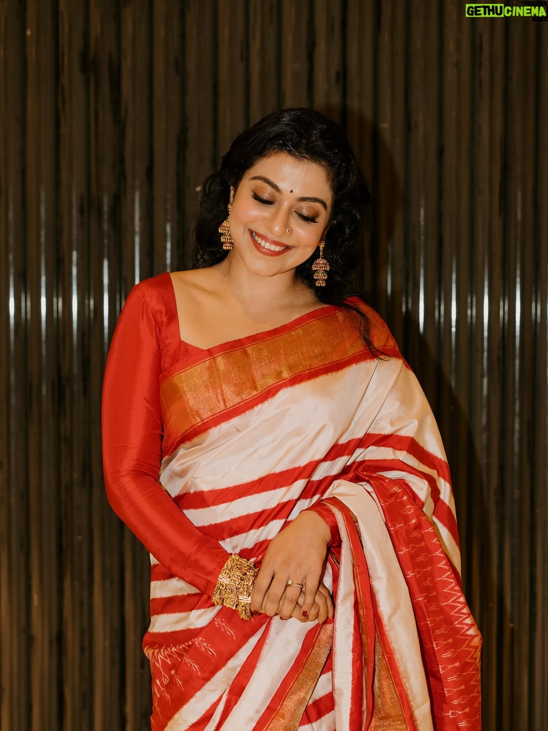 Shruti Ramachandran - 42.8K Likes - #kalyannavratri 

Styled by @styledbyammu @keepitstylish_by_ammu 
Shot by @jeesjohnphotography 
Outfit courtesy @milandesignkochi 
MUH @aparna_vinod_makeupartist 
Jewellery @goodwillcollectionsbridal 
Nosepin @genesisdiamonds_by_deepaktoms