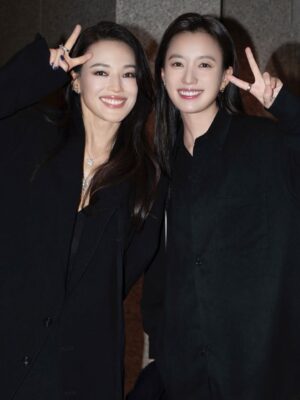 Shu Qi Instagram - 累到忘了落🛬 Have a nice day🌹

#睡到自然醒也太開心了吧🥳🥳🥳
#韓孝周美眉本人也太美了吧