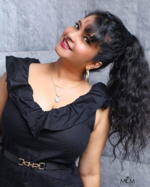 Shubha Poonja Instagram - Black ✨❤️
@shubhapoonja 
Pictures @mcm__photography__