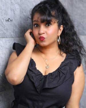 Shubha Poonja Instagram - Black ✨❤️
@shubhapoonja 
Pictures @mcm__photography__