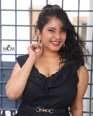 Shubha Poonja Instagram - Black ✨❤️
@shubhapoonja 
Pictures @mcm__photography__