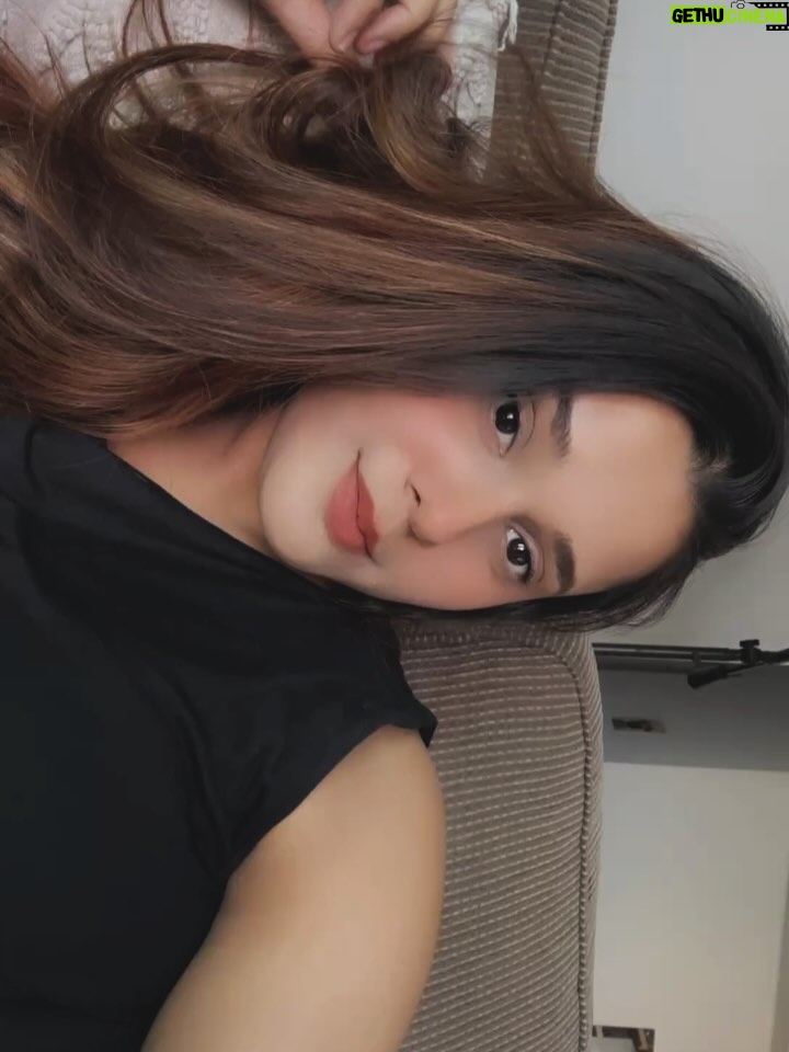 Shubhi Singh - 2.7K Likes - Phone khaali karne wala dump. :) 
.
.
.
#lifelately