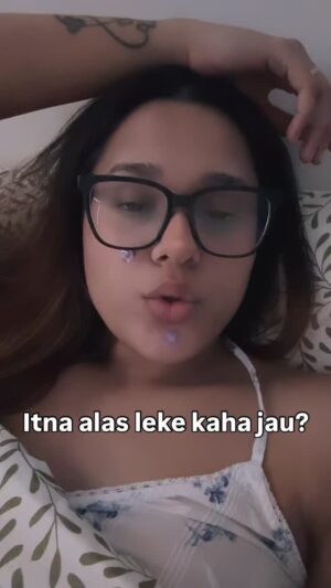 Shubhi Singh Instagram - ITNA ALAS SE BHARA JEEV KYU BANAYA MUJHE BHAGWAN!🙁 
.
.
.
#lazy #relatable #laziness