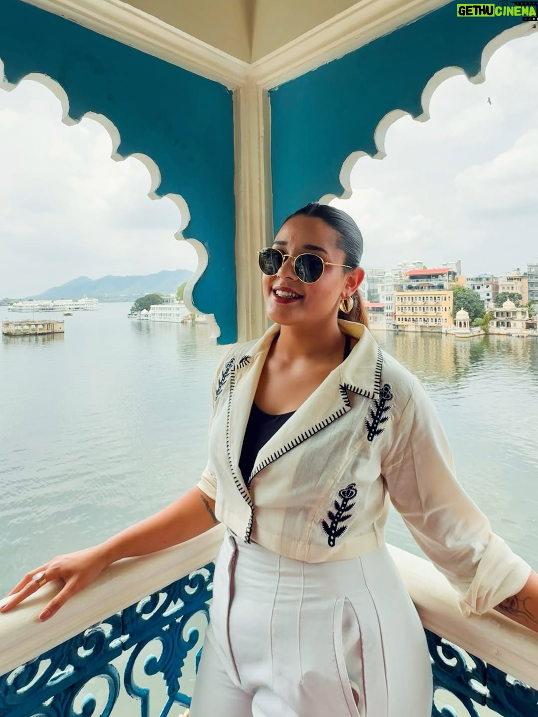 Shubhi Singh - 2.6K Likes - Kya baat hai. ⚡️ 
.
.
.
#udaipur #travelling #indiatravel #rajasthan #mewar