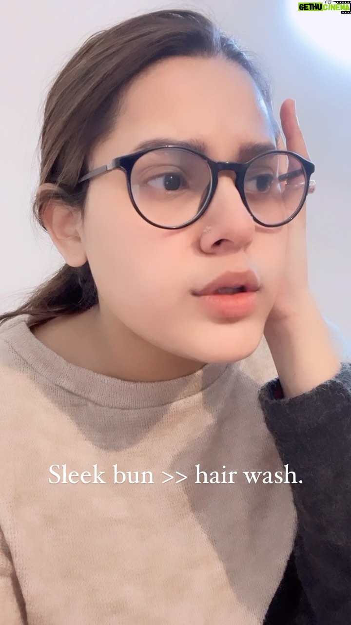 Shubhi Singh - 72.5K Likes - Bhaiiii bohot bada task hota hai yaarrrrr. Nahi ho paa raha mujhse 🥲🥲
.
.
.
.
.
.
.
#hairwash #girlsbelike #reels #winter #delhiwinters #reelsinstagram #reelkarofeelkaro #funnyreels #relateable #trendingreels #trendingnow #explorepage
