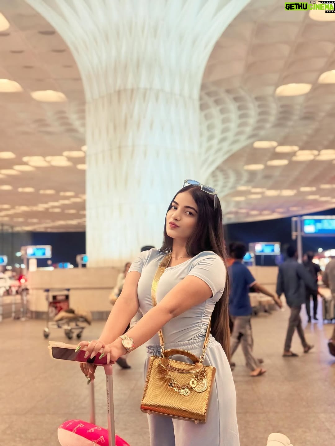 Shumayla Shaikh - 20.8K Likes - Off to new adventures ✈️✨

Edit @innocent_zaid____ 

#airport #flight #trending #instagram #explore #adventure
