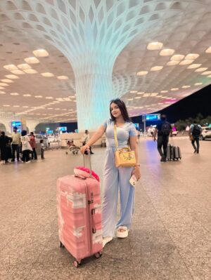 Shumayla Shaikh Instagram - Off to new adventures āļøāØ
Edit @innocent_zaid____
#airport #flight #trending #instagram #explore #adventure