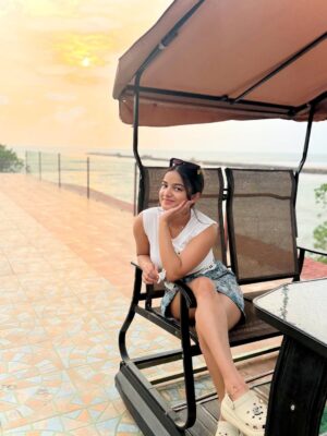 Shumayla Shaikh Instagram - Golden hours š¼
#instagood #travel #sunset #explore #look #pose