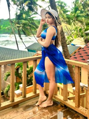 Shumayla Shaikh Instagram - She said sheās from the islands šš¦
Edit @innocent_zaid____
#goa #beach #explore #instagood #trending #look #instagram