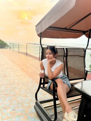 Shumayla Shaikh Instagram - Golden hours š¼
#instagood #travel #sunset #explore #look #pose