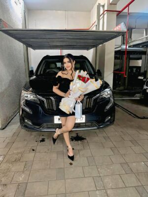 Shumayla Shaikh Instagram - I love you always forever šš¦š
Makeup & hairstyle @namra.makeupartist
Edit @innocent_zaid____
#trending #love #girlfriend #explore #instalove #look #black #hot #pose