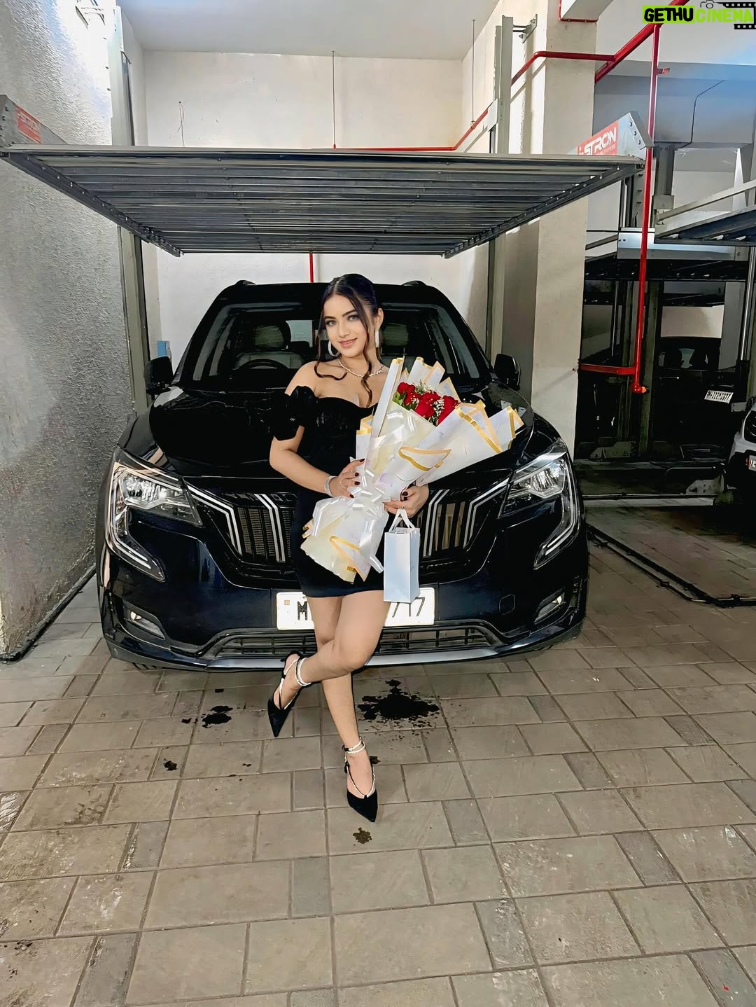 Shumayla Shaikh - 1.3K Likes - I love you always forever 🎀🦋💋

Makeup & hairstyle @namra.makeupartist 
Edit @innocent_zaid____ 

#trending #love #girlfriend #explore #instalove #look #black #hot #pose