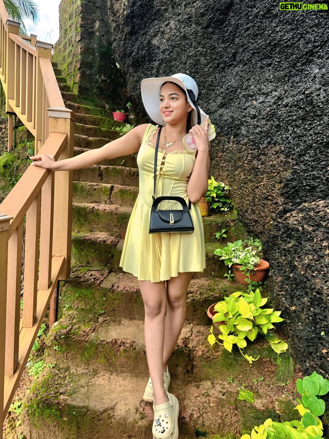 Shumayla Shaikh - 1K Likes - Making memories 🦋🌼

Edit @innocent_zaid____ 

#holiday #explore #goa #vaccation #insta #love