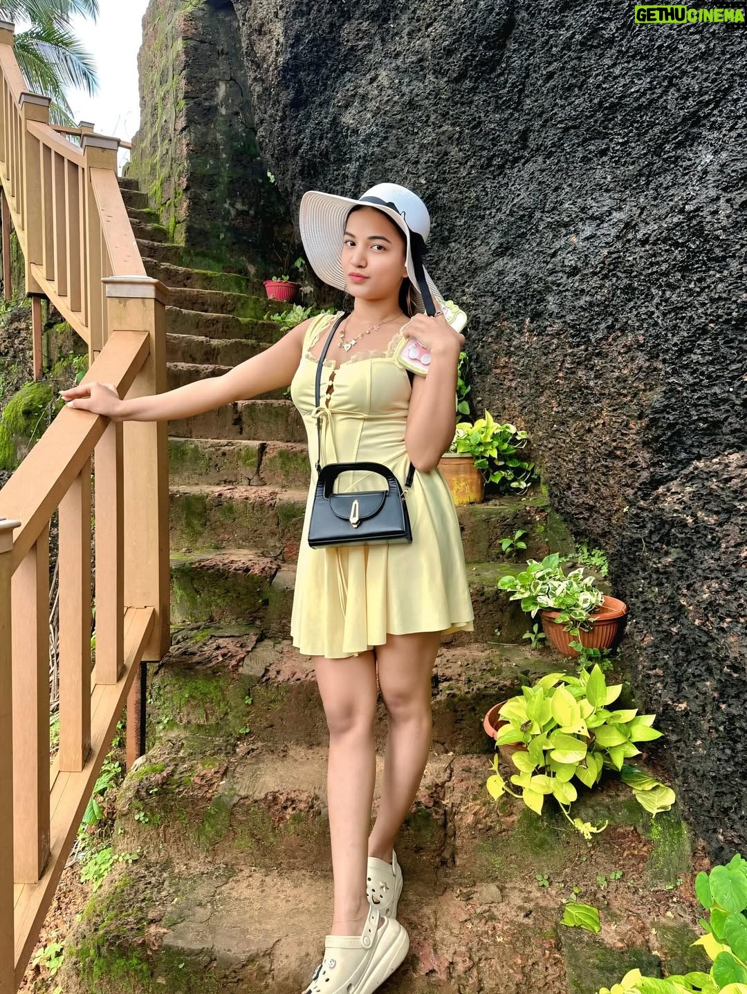 Shumayla Shaikh - 1K Likes - Making memories 🦋🌼

Edit @innocent_zaid____ 

#holiday #explore #goa #vaccation #insta #love