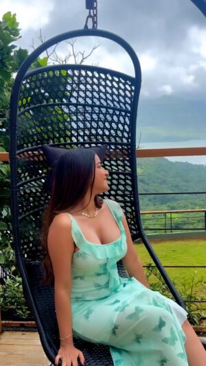 Shumayla Shaikh Instagram - Tauba tumhare ye ishare āØ
#reels #reelitfeelit #trending #instagram #explore #trendingreels #bollywood #song