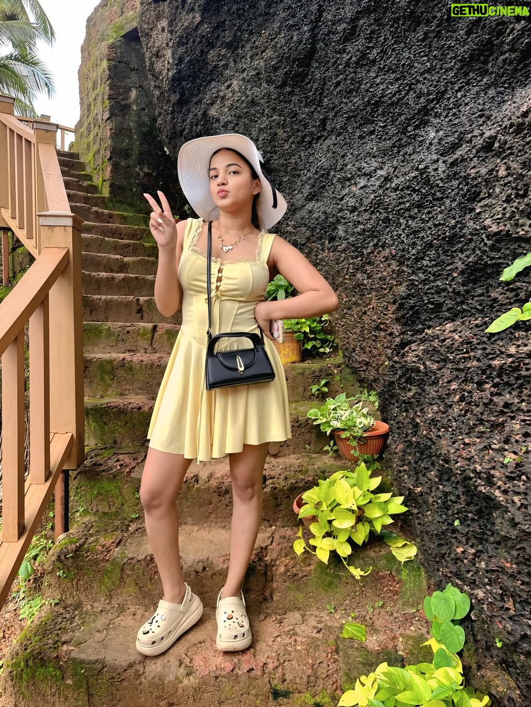 Shumayla Shaikh - 1K Likes - Making memories 🦋🌼

Edit @innocent_zaid____ 

#holiday #explore #goa #vaccation #insta #love