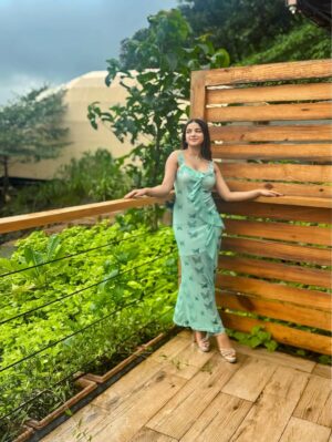 Shumayla Shaikh Instagram - Kabhi lage khawabon ko mai kabu karu āØš¦
Edit @innocent_zaid____
#trending #explore #instagood #instagram #view #mountain