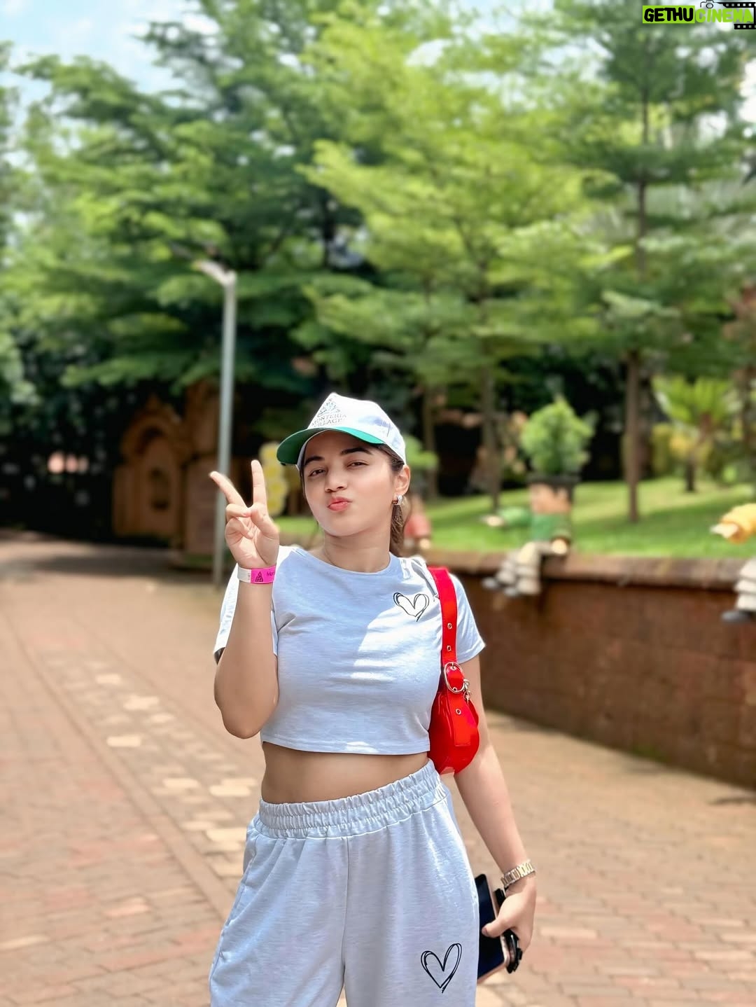 Shumayla Shaikh - 1.7K Likes - Just happy to be here 🎀💕

Edit @innocent_zaid____ 

#trending #trip #explore #instagram #love #family