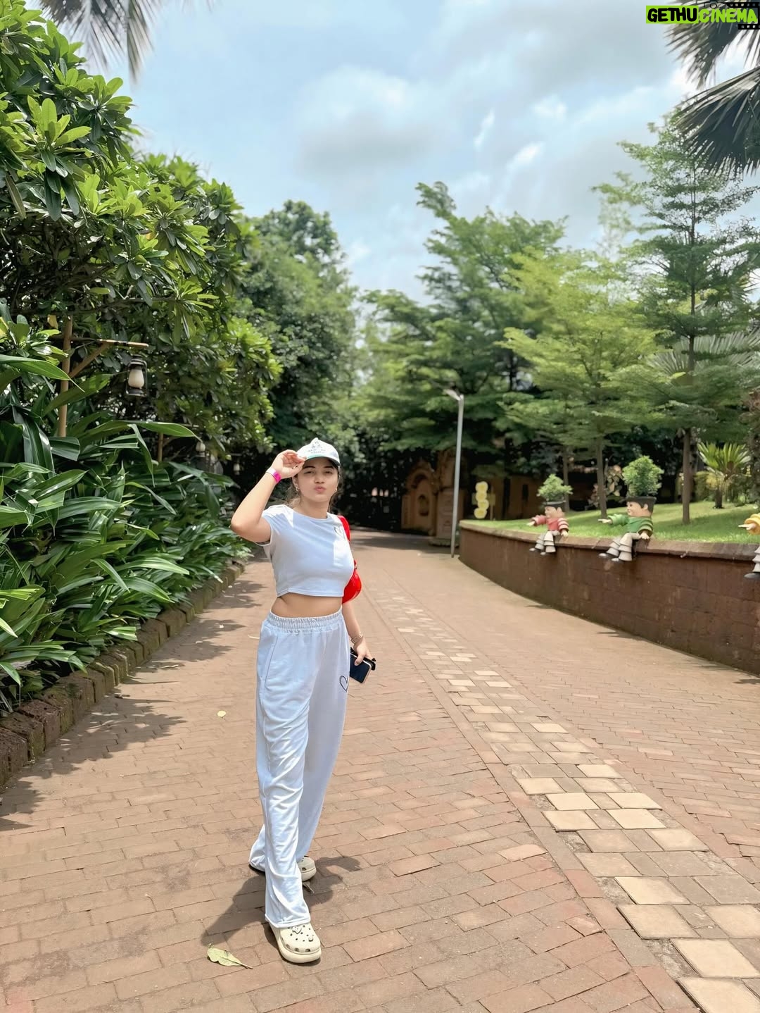 Shumayla Shaikh - 1.7K Likes - Just happy to be here 🎀💕

Edit @innocent_zaid____ 

#trending #trip #explore #instagram #love #family