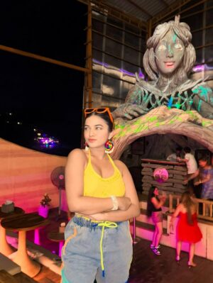Shumayla Shaikh Instagram - More than you can handle āØš¼
Edit @innocent_zaid____
#instafit #instamood #instagram #party #outfit #goa #instamusic #instafood #instafashion