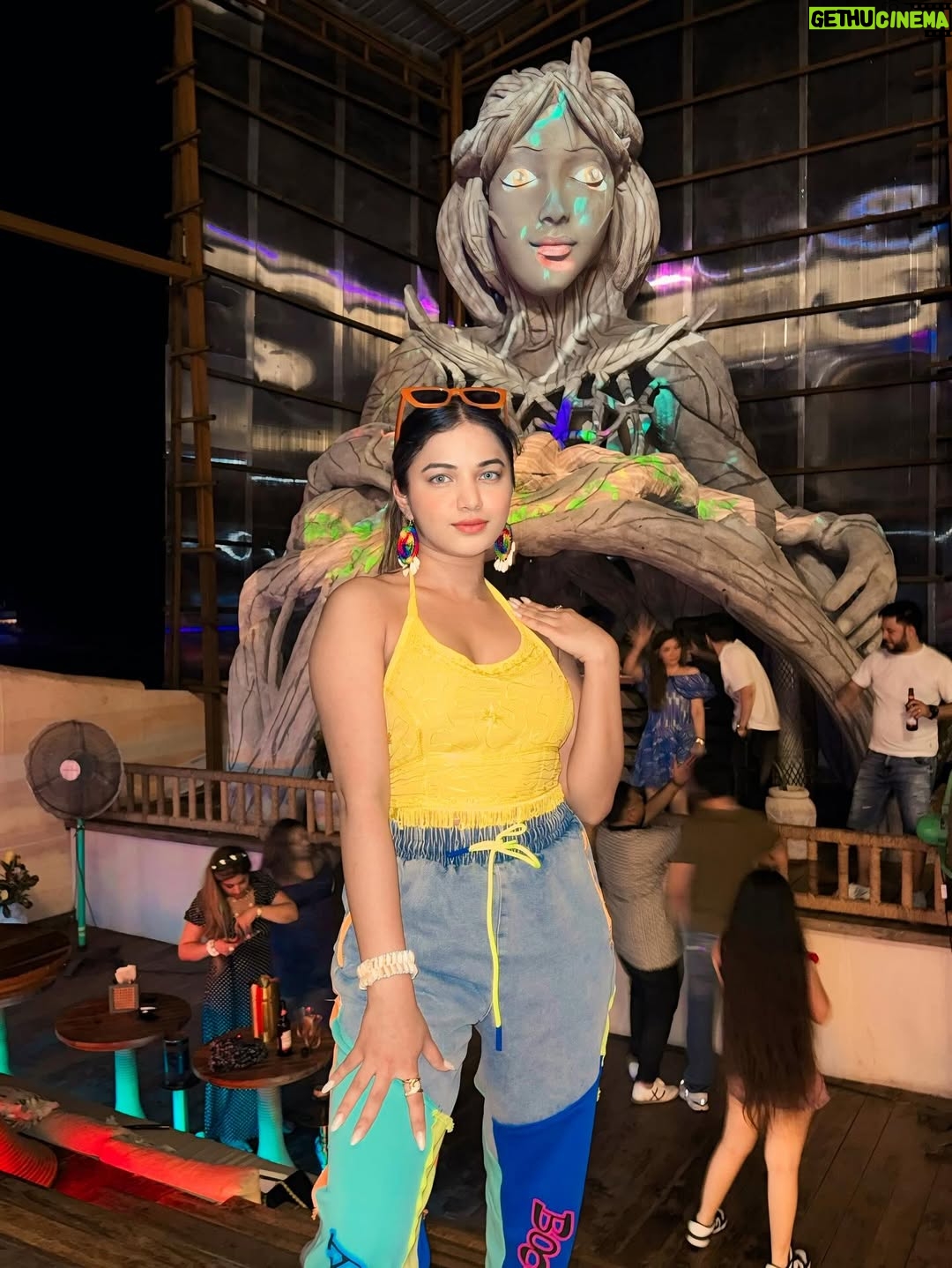 Shumayla Shaikh - 1K Likes - More than you can handle ✨🌼

Edit @innocent_zaid____ 
#instafit #instamood #instagram #party #outfit #goa #instamusic #instafood #instafashion
