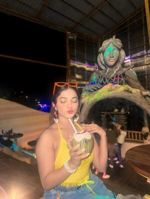 Shumayla Shaikh Instagram - More than you can handle āØš¼
Edit @innocent_zaid____
#instafit #instamood #instagram #party #outfit #goa #instamusic #instafood #instafashion