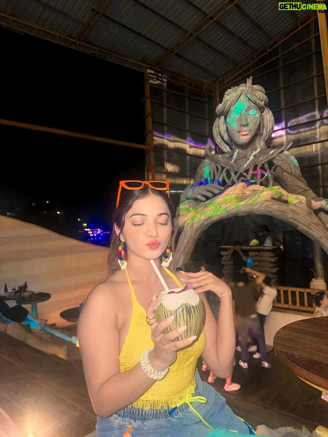 Shumayla Shaikh - 1K Likes - More than you can handle ✨🌼

Edit @innocent_zaid____ 
#instafit #instamood #instagram #party #outfit #goa #instamusic #instafood #instafashion