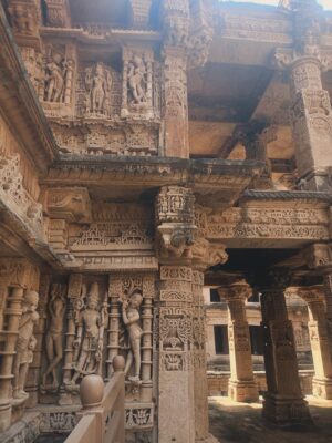Shweta Basu Prasad Instagram - Got a day off after wrapping my film’s shoot and headed straight to Rani Ki Vav, an 11th century architectural wonder! 
.
No 3D, no AI, no machines, just pure genius! 
.
On my way back to the airport, also stopped at the 15th century Rudabai stepwell. Equally stunning! 
.
Yatha drishti.. Tatha Shrishti. Our ancestors were so cool! 
.
#ranikivav #rudabaistepwell #indianarchitecture