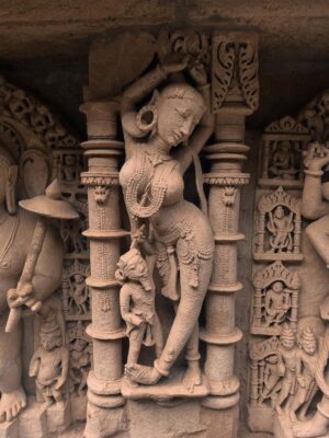 Shweta Basu Prasad Instagram - Got a day off after wrapping my film’s shoot and headed straight to Rani Ki Vav, an 11th century architectural wonder! 
.
No 3D, no AI, no machines, just pure genius! 
.
On my way back to the airport, also stopped at the 15th century Rudabai stepwell. Equally stunning! 
.
Yatha drishti.. Tatha Shrishti. Our ancestors were so cool! 
.
#ranikivav #rudabaistepwell #indianarchitecture