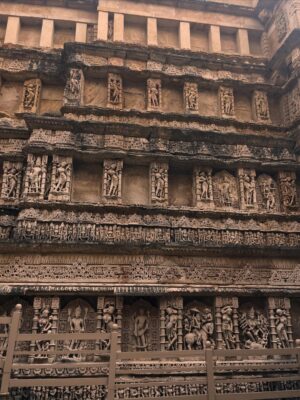Shweta Basu Prasad Instagram - Got a day off after wrapping my film’s shoot and headed straight to Rani Ki Vav, an 11th century architectural wonder! 
.
No 3D, no AI, no machines, just pure genius! 
.
On my way back to the airport, also stopped at the 15th century Rudabai stepwell. Equally stunning! 
.
Yatha drishti.. Tatha Shrishti. Our ancestors were so cool! 
.
#ranikivav #rudabaistepwell #indianarchitecture