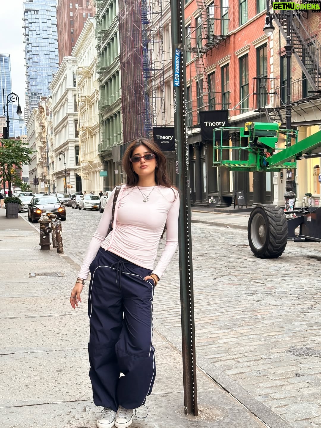 Shweta Bhintade - 23.1K Likes - Yew Nork

Accessories: @arykai.collective 
Top: @savana 
Coupon code: shweta38