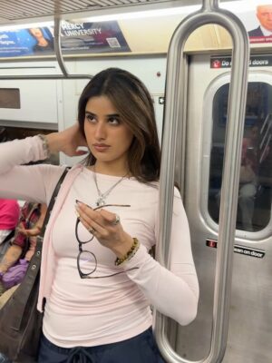 Shweta Bhintade Instagram - Yew Nork
Accessories: @arykai.collective
Top: @savana
Coupon code: shweta38