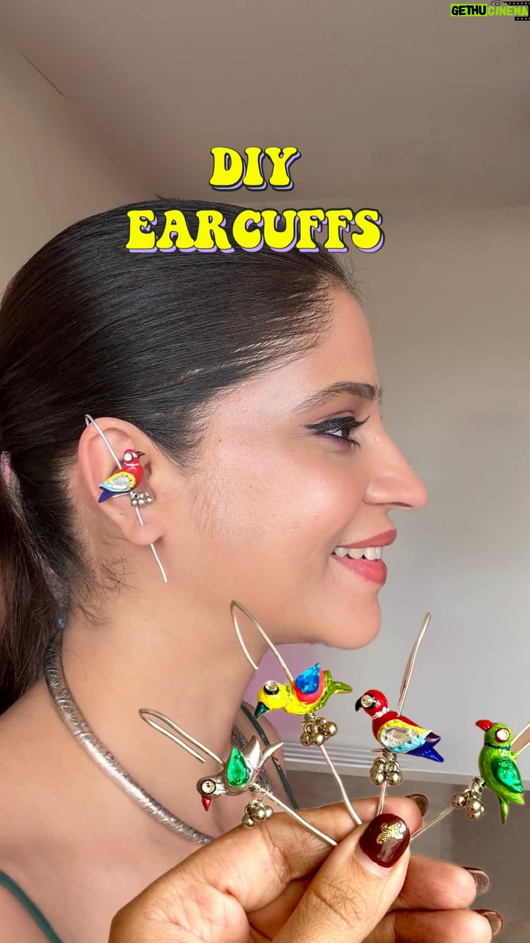 Shweta Mahadik - 91.3K Likes - Cute DIY earcuffs for navratri😍

#diy 
#diychachi 
#shwetamahadik 
#handmade 
#earcuff 
#garba 
#festive