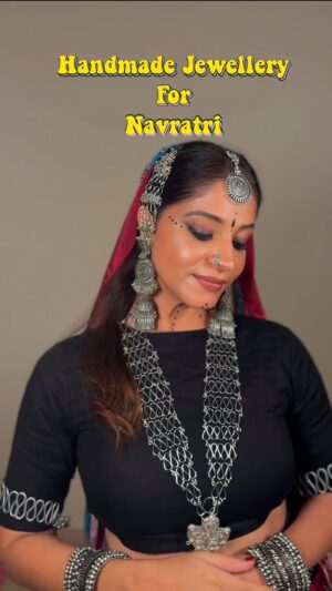 Shweta Mahadik Instagram - Try this technique to make earrings, neck pieces, kamar patta and payals.😍 

#diy 
#diychachi 
#shwetamahadik 
#handmade 
#art 
#fashion 
#garba 
#navratri 
#jewelry 
#hacks