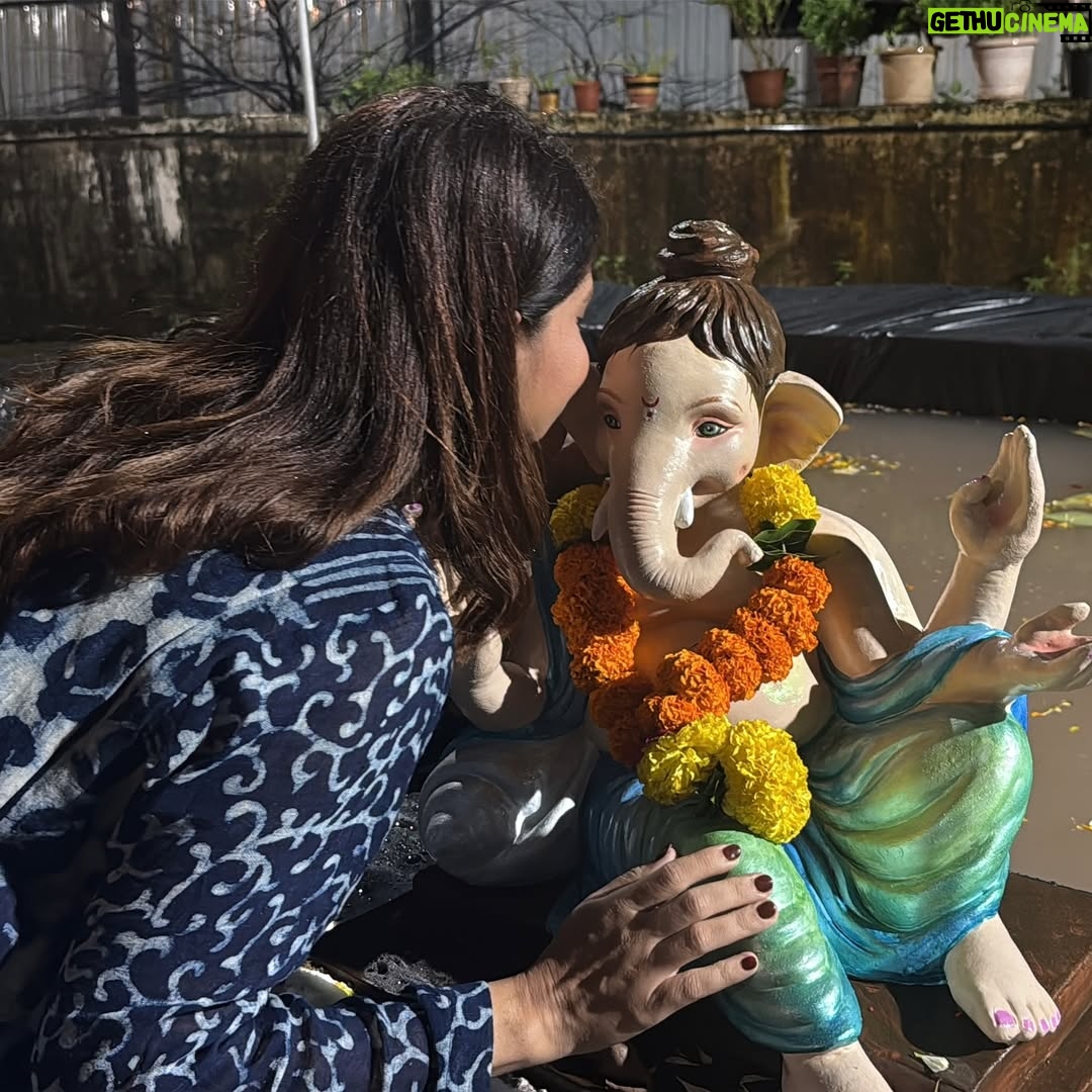 Shweta Mahadik - 161K Likes - Taking blessings, keeping memories! Pudhchya varshi lavkar ya bappa❤️❤️❤️

#ganpatibappamorya