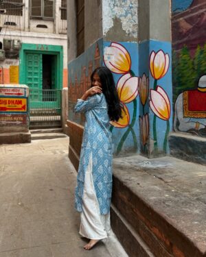 Shweta Poddar Instagram - Tu Ban Ja Gali Banaras Ki🥹🧿❤️💕🫧🌷🎀✨
