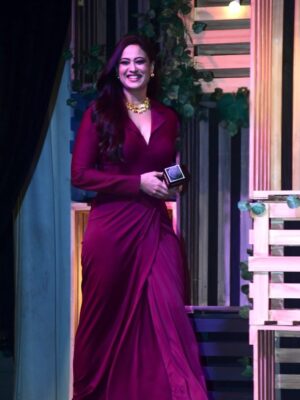 Shweta Tiwari Instagram - ARE YOU READY FOR THIS..!!!!!
#doyouwannapartner trailer is out..!!!!!

#
#
#
Beautiful Gown by @victor__robinson___ 
Styled by @stylingbyvictor @sohail__mughal___
Jewellery @ananaofficial
Hair @rahul_sharma221
Makeup @durgedeepak76
Clicked by @shivachiliveri1
