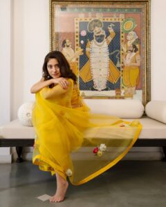 Actress Shweta Tripathi HD Photos and Wallpapers October 2025