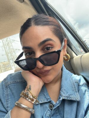 Siddhi Doshi Instagram - Random August things that somehow make sense together 🌸🧿🤌🏻✨ #grateful #aug #randommoments
