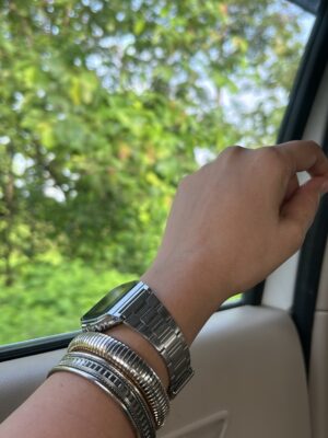 Siddhi Doshi Instagram - It’s amazing how just a few minutes in nature can completely shift your mood.🌴🌸🌻🌿🧿🏞️
